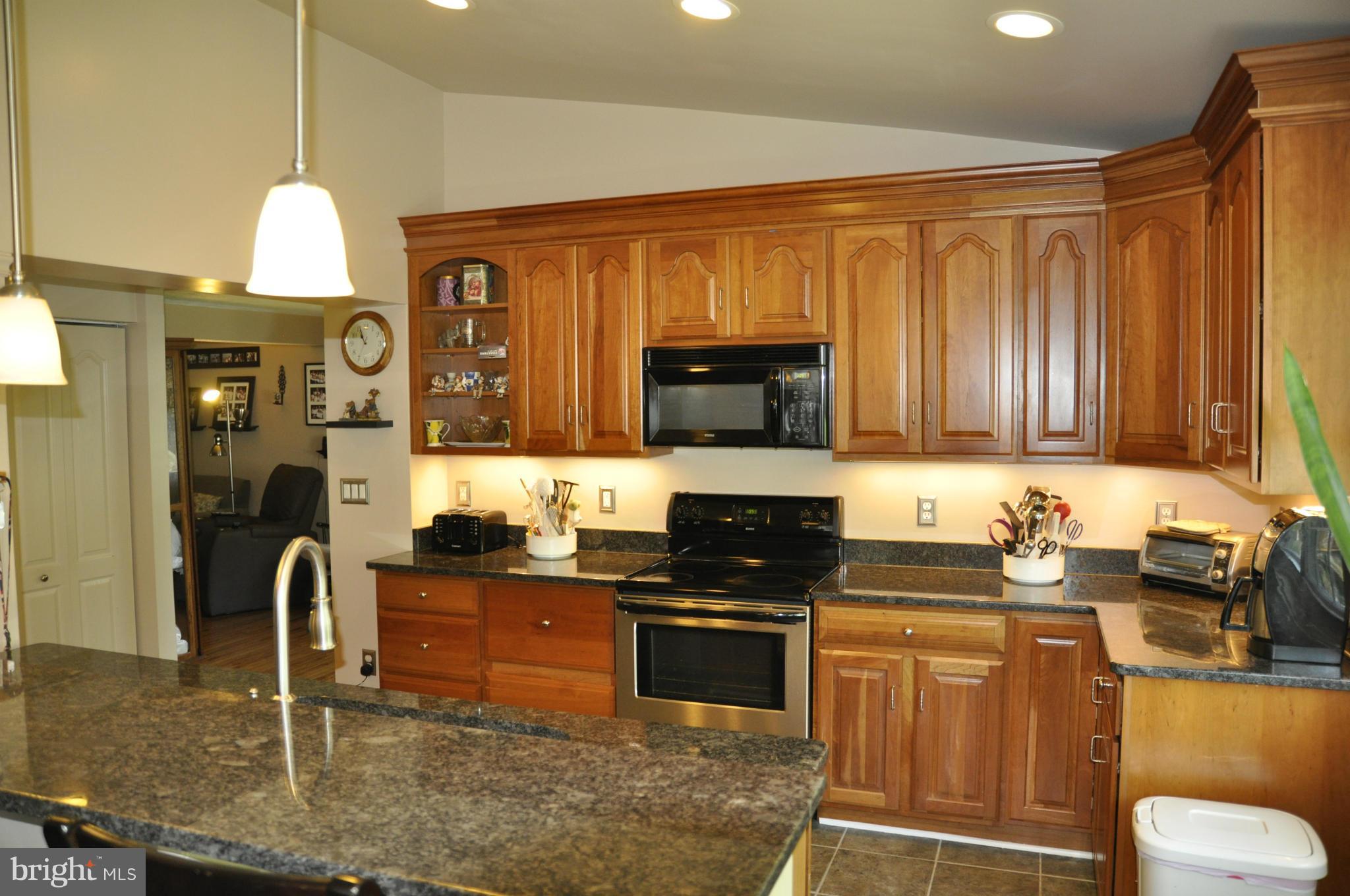8194 Oakglen Road Manassas, VA 20110 - Photo 2 of 19 Kitchen