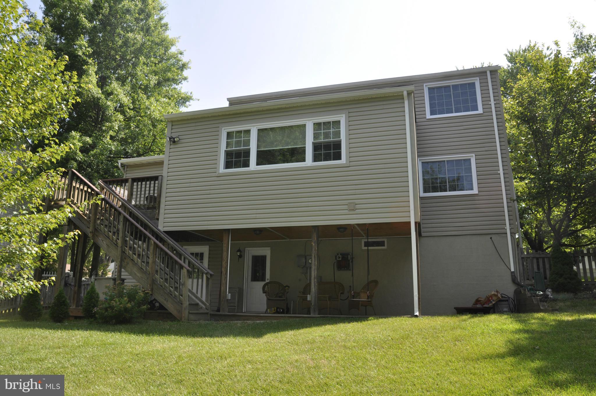 8194 Oakglen Road Manassas, VA 20110 - Photo 11 of 19 Exterior (Rear)