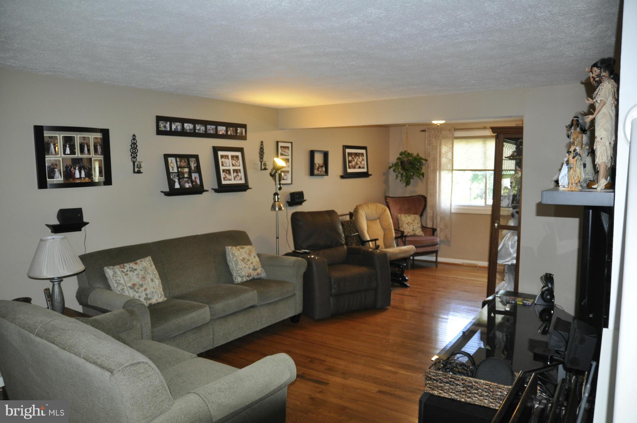 8194 Oakglen Road Manassas, VA 20110 - Photo 12 of 19 Family Room