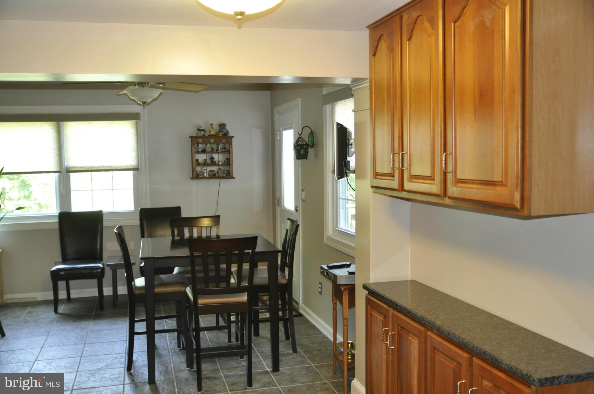 8194 Oakglen Road Manassas, VA 20110 - Photo 13 of 19 Kitchen