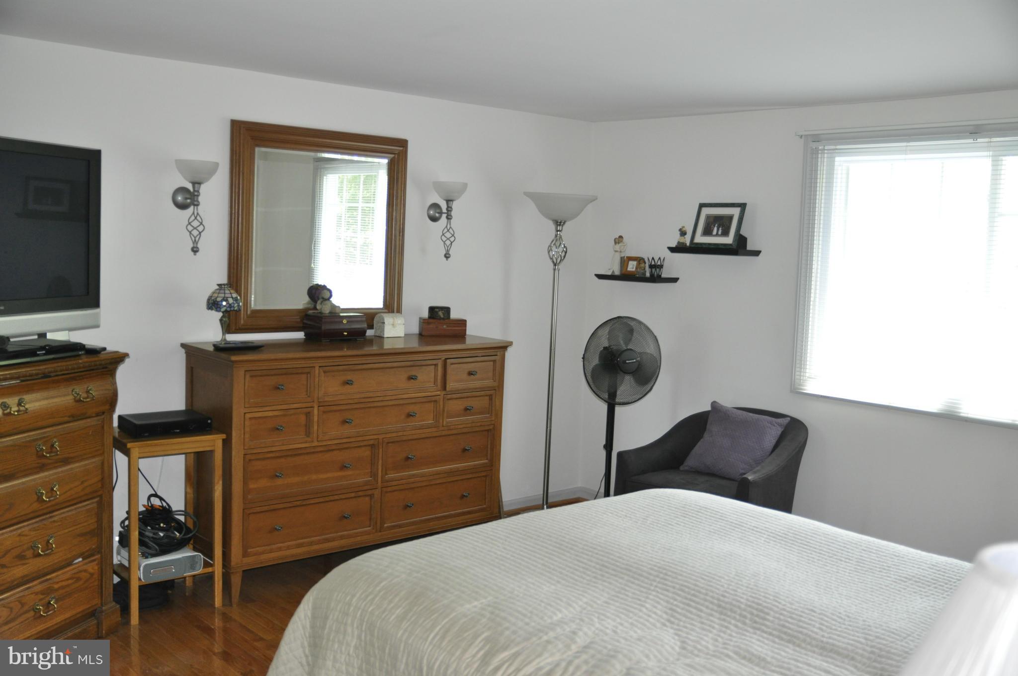 8194 Oakglen Road Manassas, VA 20110 - Photo 16 of 19 Bedroom (Master)