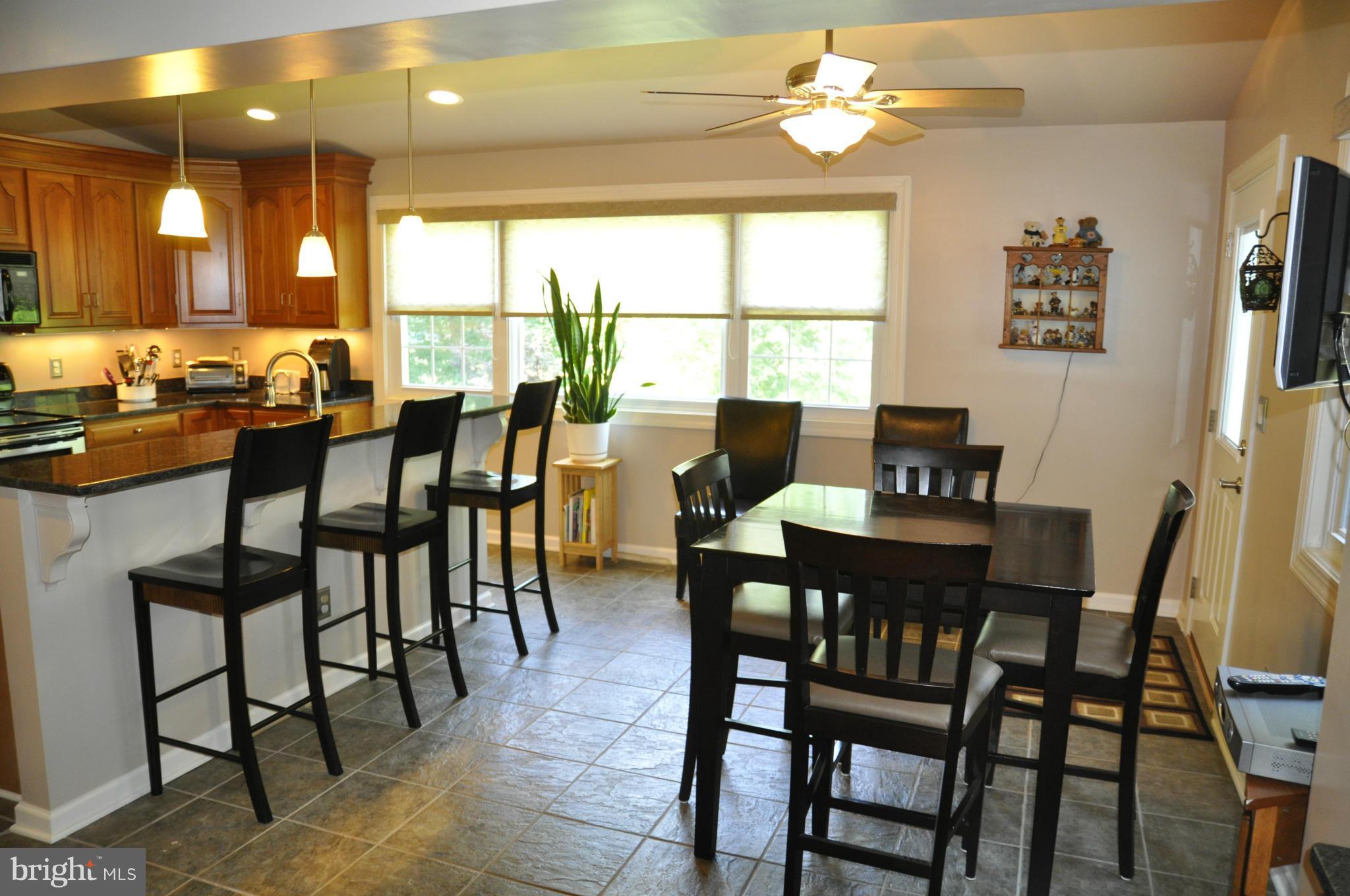 8194 Oakglen Road Manassas, VA 20110 - Photo 3 of 19 Kitchen