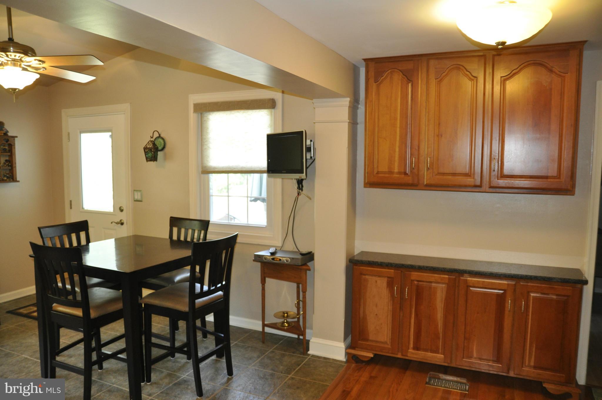 8194 Oakglen Road Manassas, VA 20110 - Photo 4 of 19 Kitchen