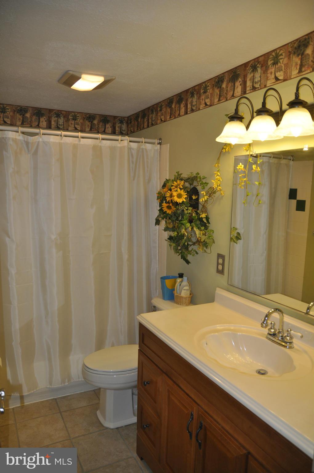8194 Oakglen Road Manassas, VA 20110 - Photo 6 of 19 Bath
