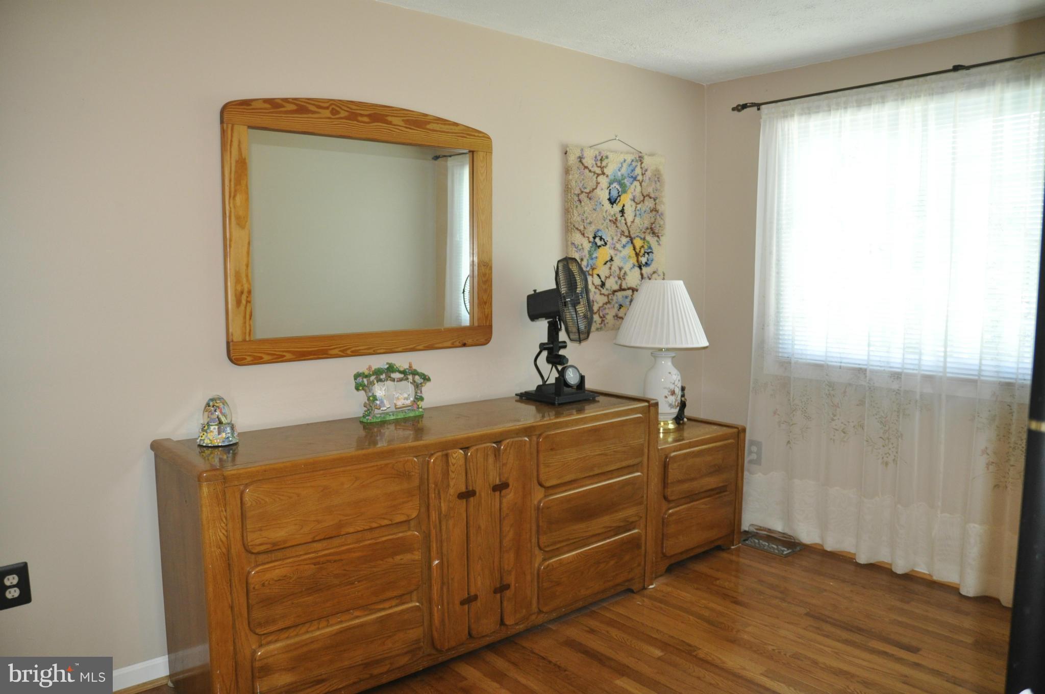 8194 Oakglen Road Manassas, VA 20110 - Photo 8 of 19 Bedroom