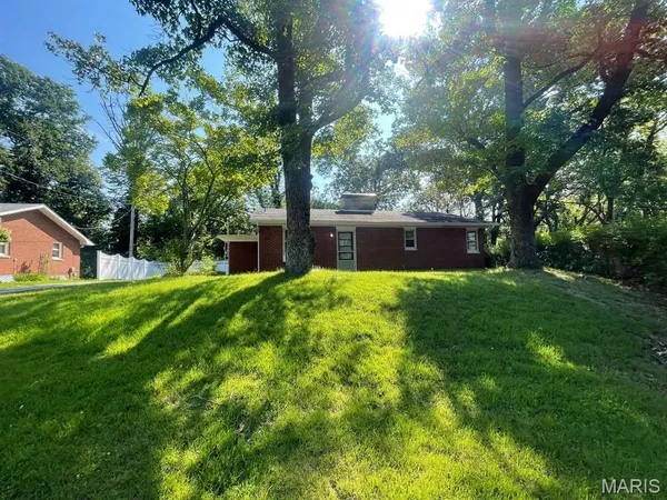 $159,000 | 2131 Hill Crest Drive, Highland, IL 62249