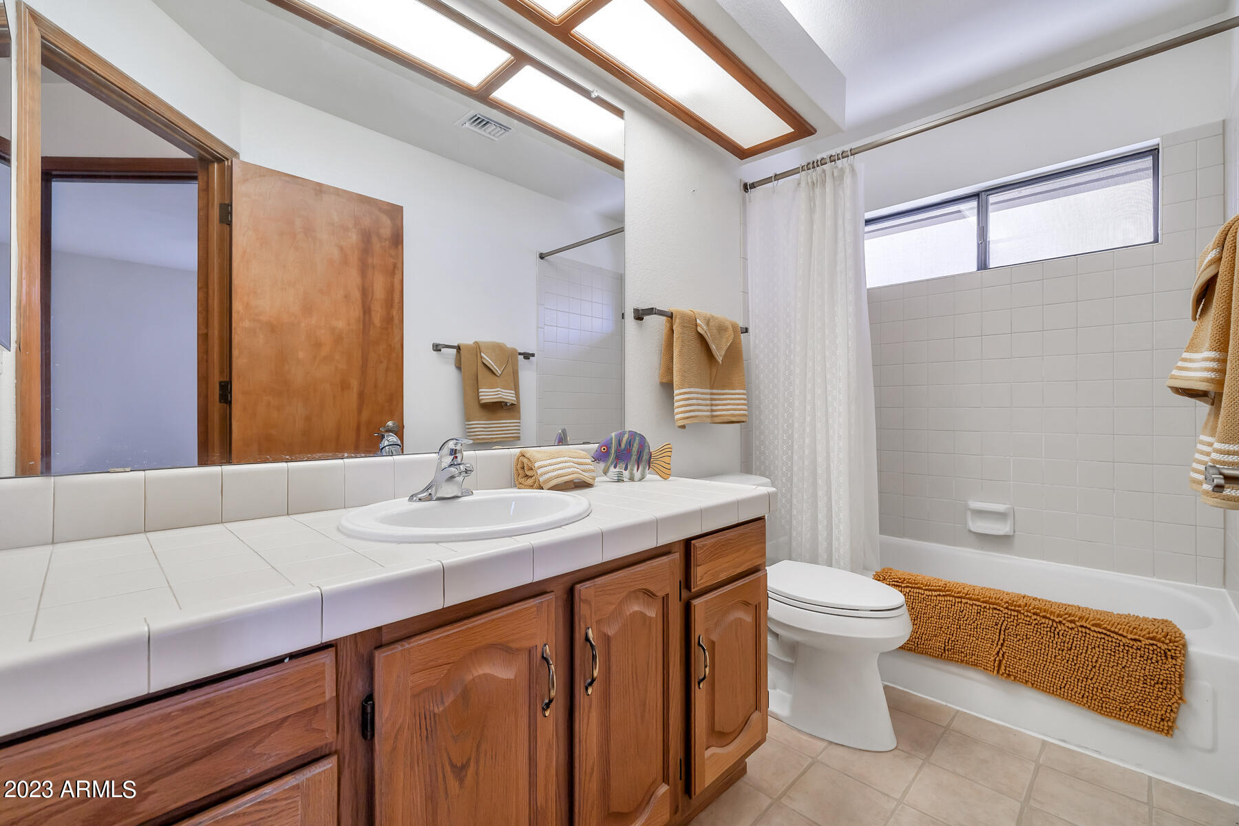 1809 East Redfield Road Phoenix, AZ 85022 - Photo 11 of 15 Guest Bath