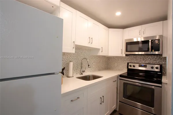 $1,950 | 1525 Pennsylvania Avenue, Unit 19, Miami Beach, FL 33139