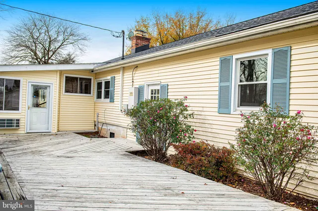 a view of a livingroom with furniture and window