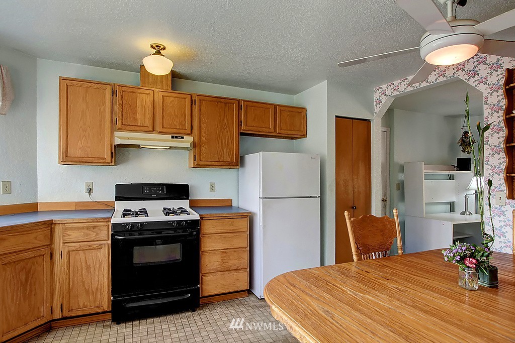1213 225th Place Southwest Bothell, WA 98021 - Photo 6 of 10