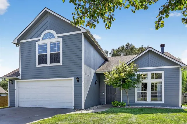 $352,000 | 833 East 12th Street, Eudora, KS 66025