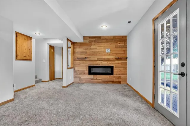 $352,000 | 833 East 12th Street, Eudora, KS 66025