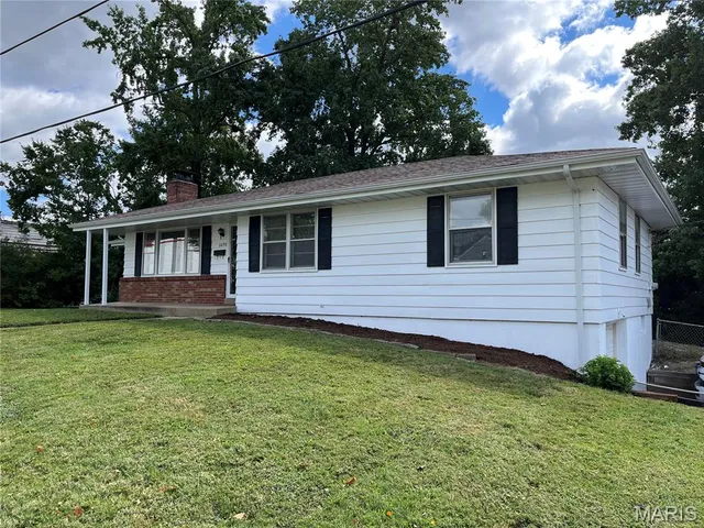 $285,000 | 1090 Kinstern Drive, Des Peres, MO 63131