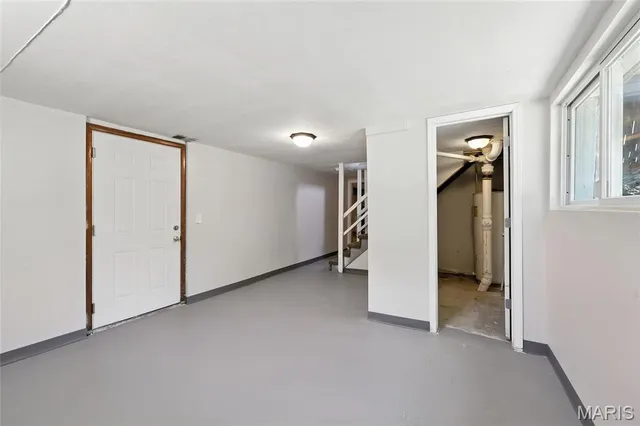 $285,000 | 1090 Kinstern Drive, Des Peres, MO 63131