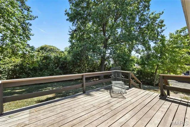 $285,000 | 1090 Kinstern Drive, Des Peres, MO 63131