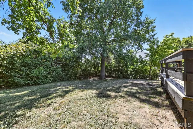 $285,000 | 1090 Kinstern Drive, Des Peres, MO 63131