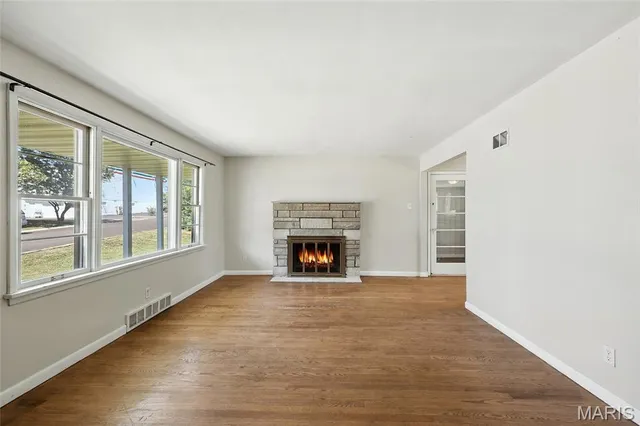 $285,000 | 1090 Kinstern Drive, Des Peres, MO 63131