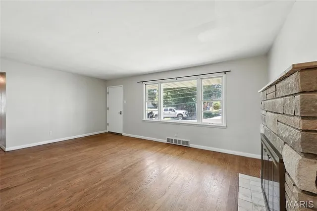 $285,000 | 1090 Kinstern Drive, Des Peres, MO 63131