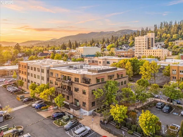 $855,000 | 175 Lithia Way, Unit 303, Ashland, OR 97520