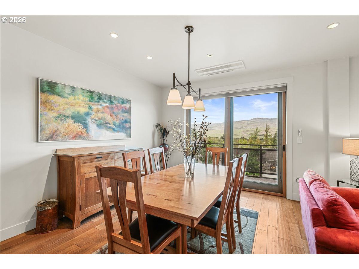 175 Lithia Way, Unit 303 Ashland, OR 97520 - Photo 20 of 48