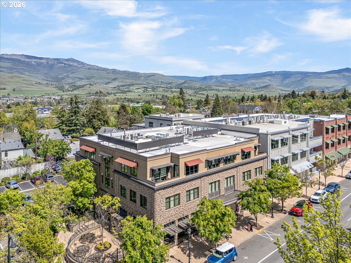 175 Lithia Way, Unit 303 Ashland, OR 97520 - Photo 2 of 48