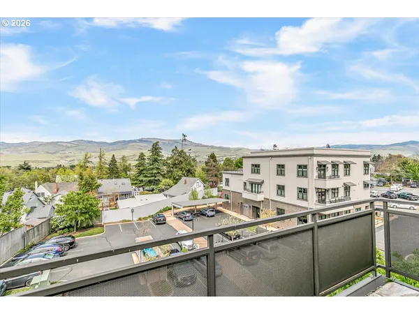 $855,000 | 175 Lithia Way, Unit 303, Ashland, OR 97520