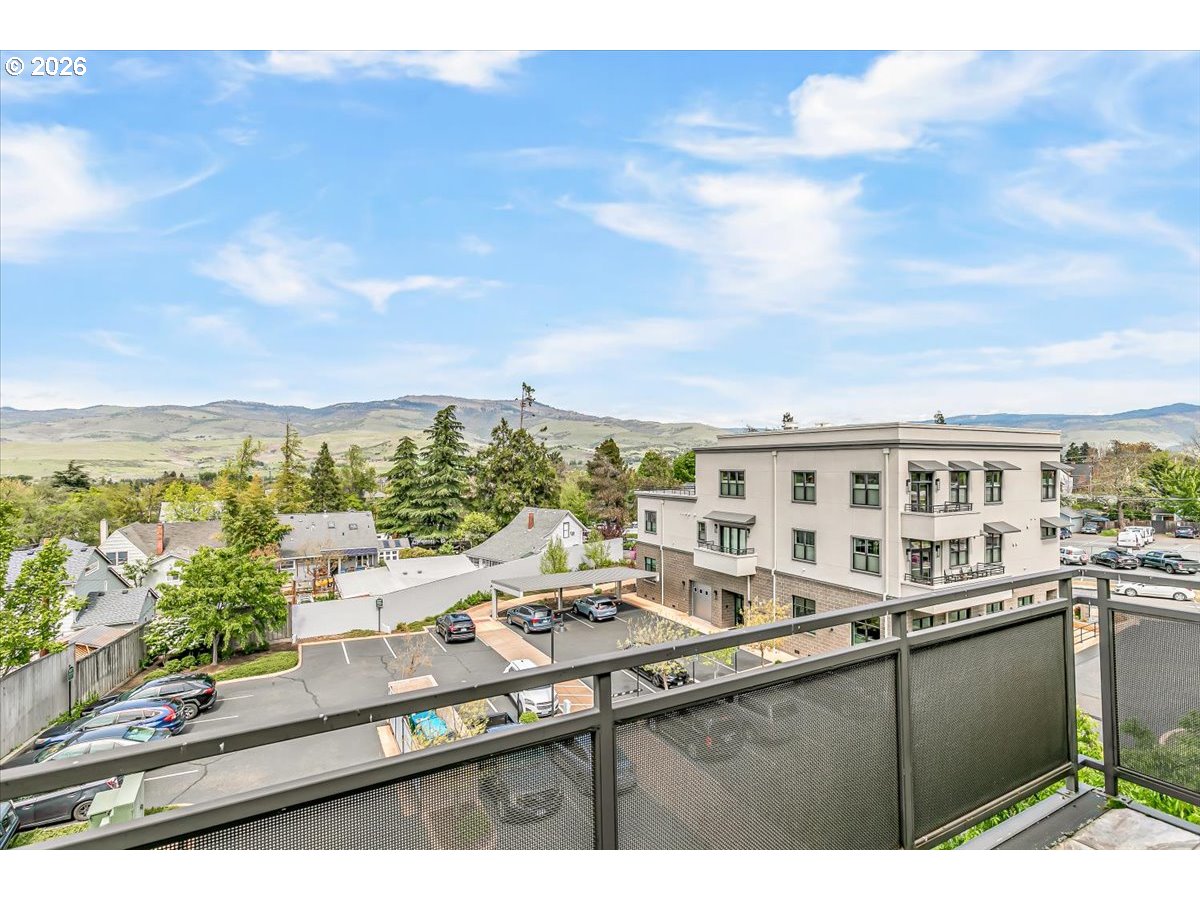 175 Lithia Way, Unit 303 Ashland, OR 97520 - Photo 31 of 48