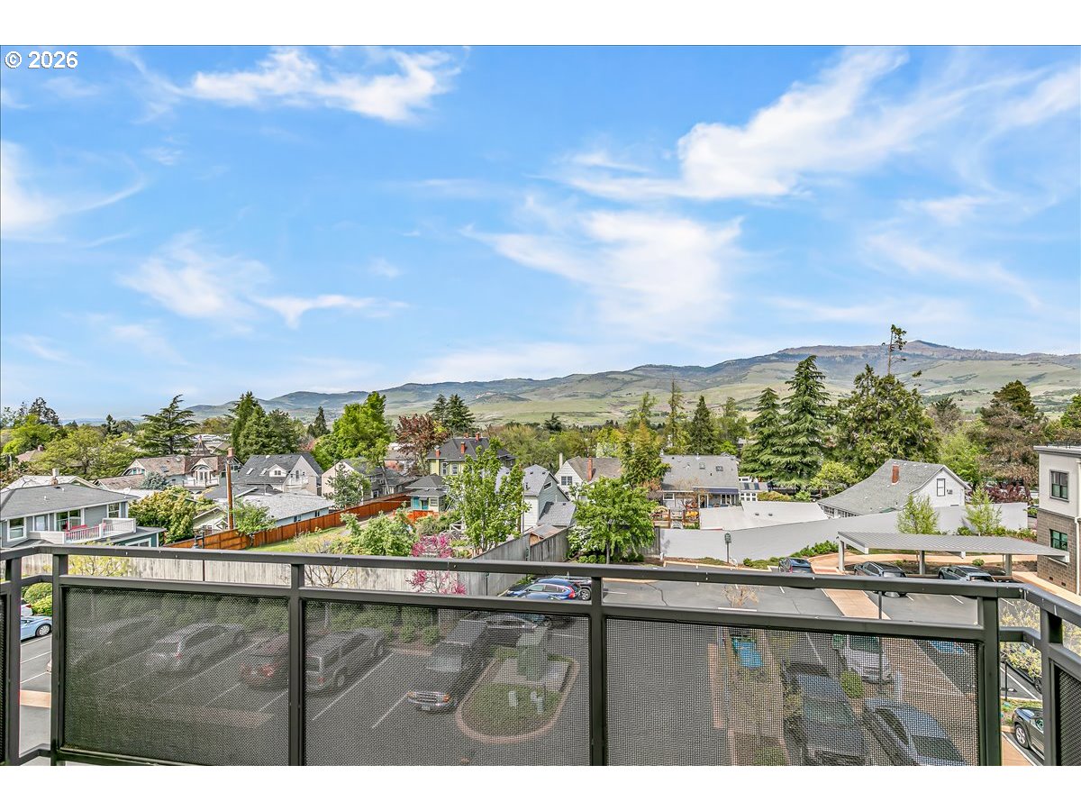 175 Lithia Way, Unit 303 Ashland, OR 97520 - Photo 32 of 48