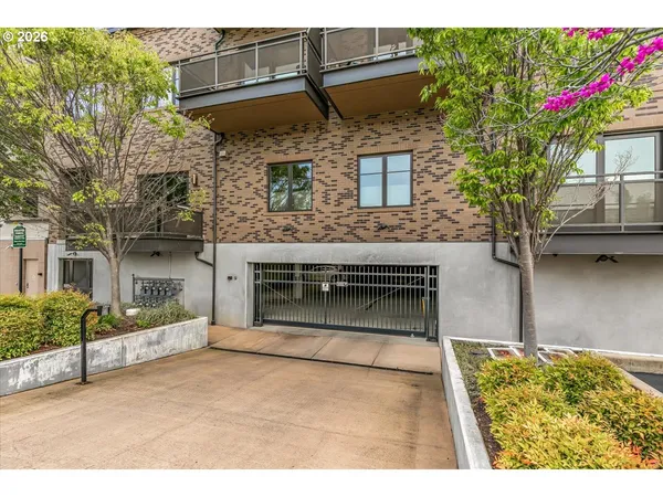 $855,000 | 175 Lithia Way, Unit 303, Ashland, OR 97520