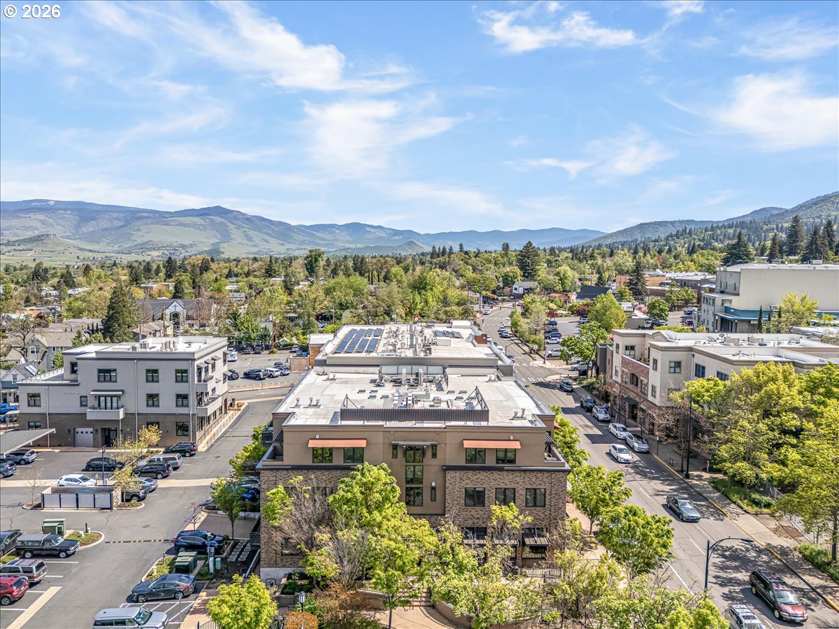 175 Lithia Way, Unit 303 Ashland, OR 97520 - Photo 45 of 48