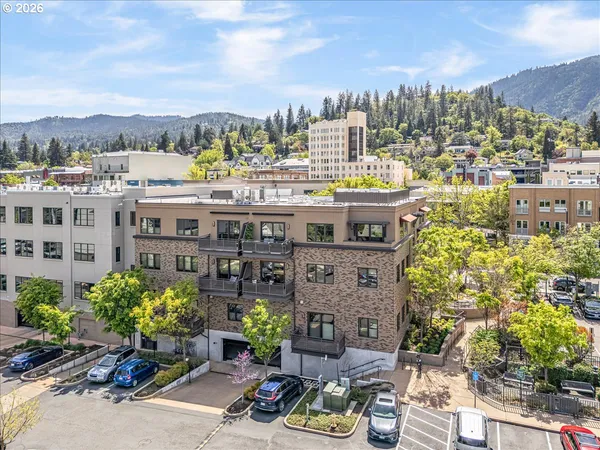 $855,000 | 175 Lithia Way, Unit 303, Ashland, OR 97520