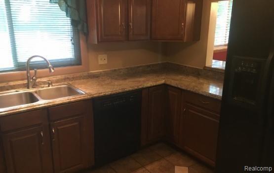 644 Sheffield Road Auburn Hills, MI 48326 - Photo 5 of 34