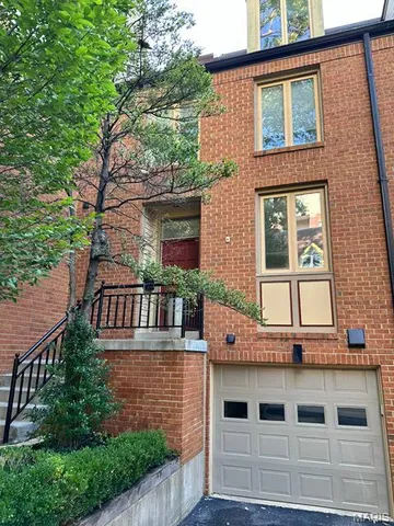 $525,000 | 112 West Pine Place, Unit 6, St. Louis, MO 63108