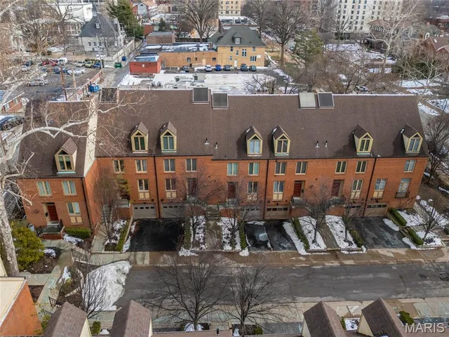 $525,000 | 112 West Pine Place, St. Louis, MO 63108