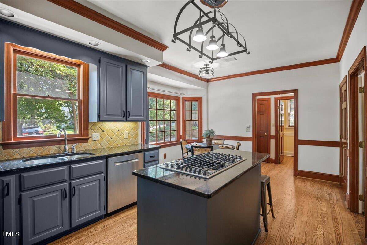 2124 Fallon Oaks Court Raleigh, NC 27608 - Photo 12 of 36 06-IMG_4996