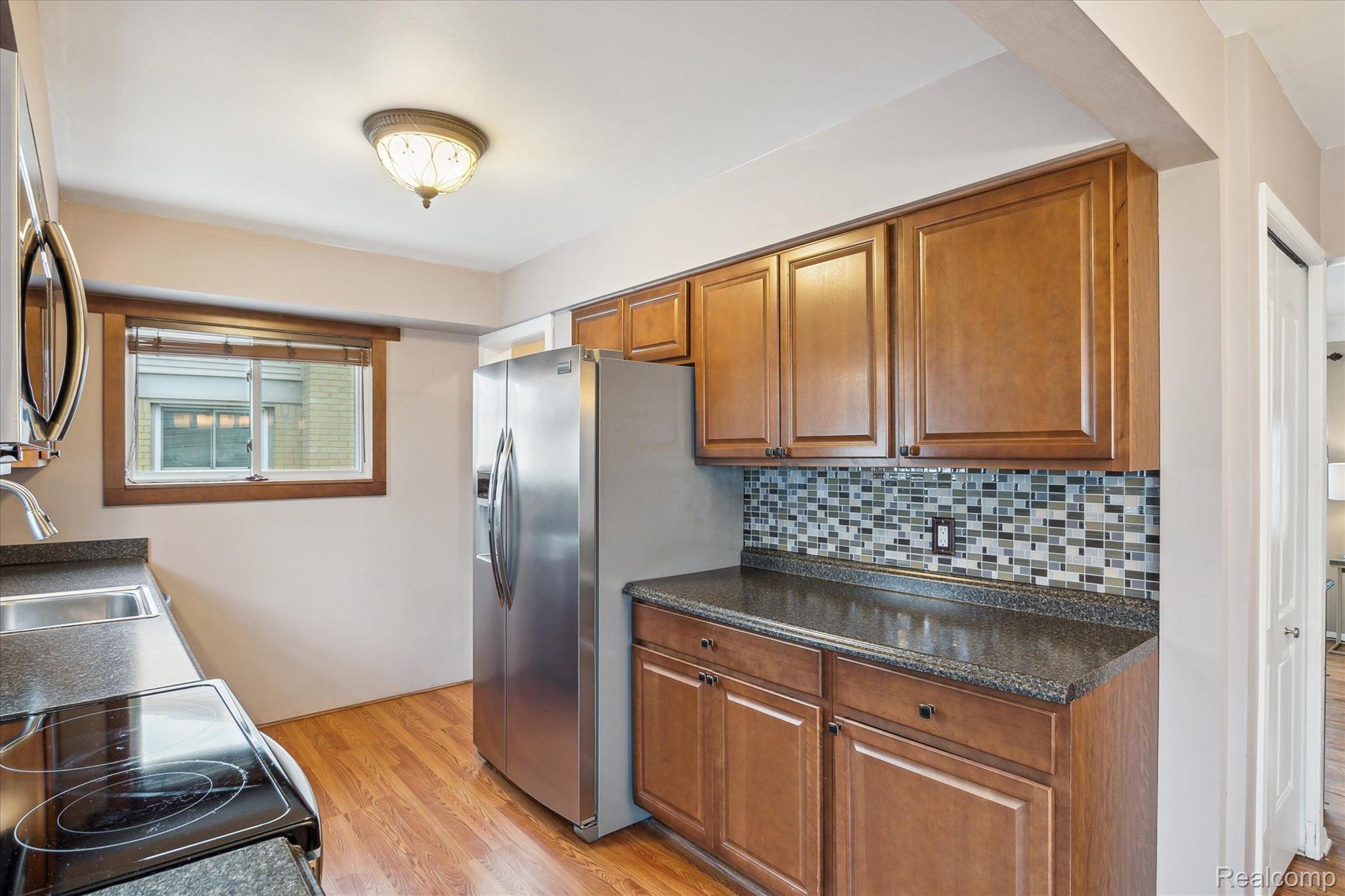 3062 Grange Road Trenton, MI 48183 - Photo 27 of 65 MAPLE CABINETS/KITCHEN