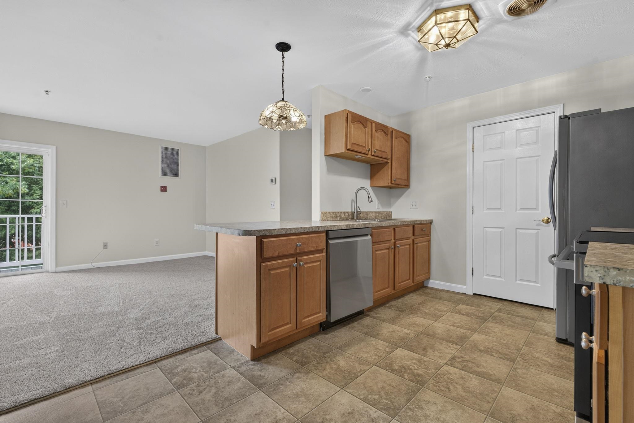 65 Fordway Extension, Unit 202 Derry, NH 03038 - Photo 6 of 32
