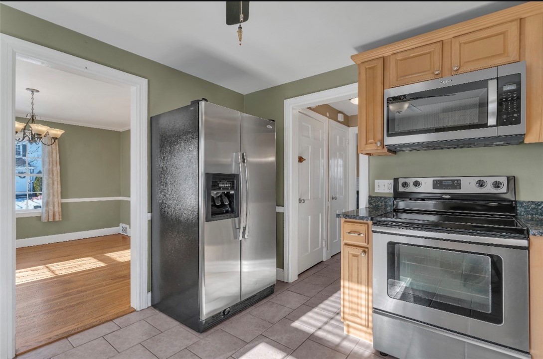 174 Littlefield Street Pawtucket, RI 02861 - Photo 11 of 24