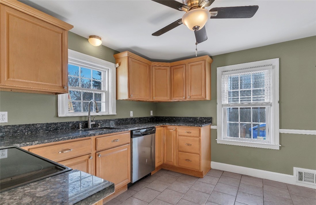 174 Littlefield Street Pawtucket, RI 02861 - Photo 9 of 24