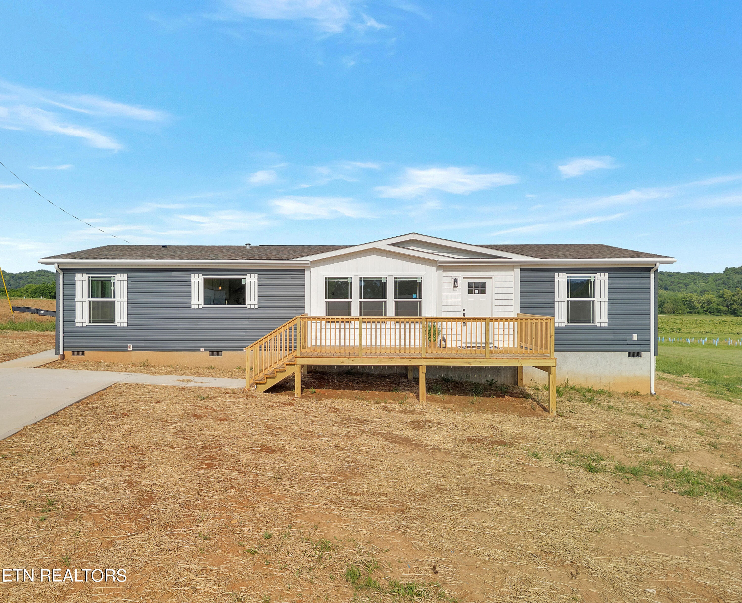 1559 River Path Morristown, TN 37813 - Photo 1 of 37 Front