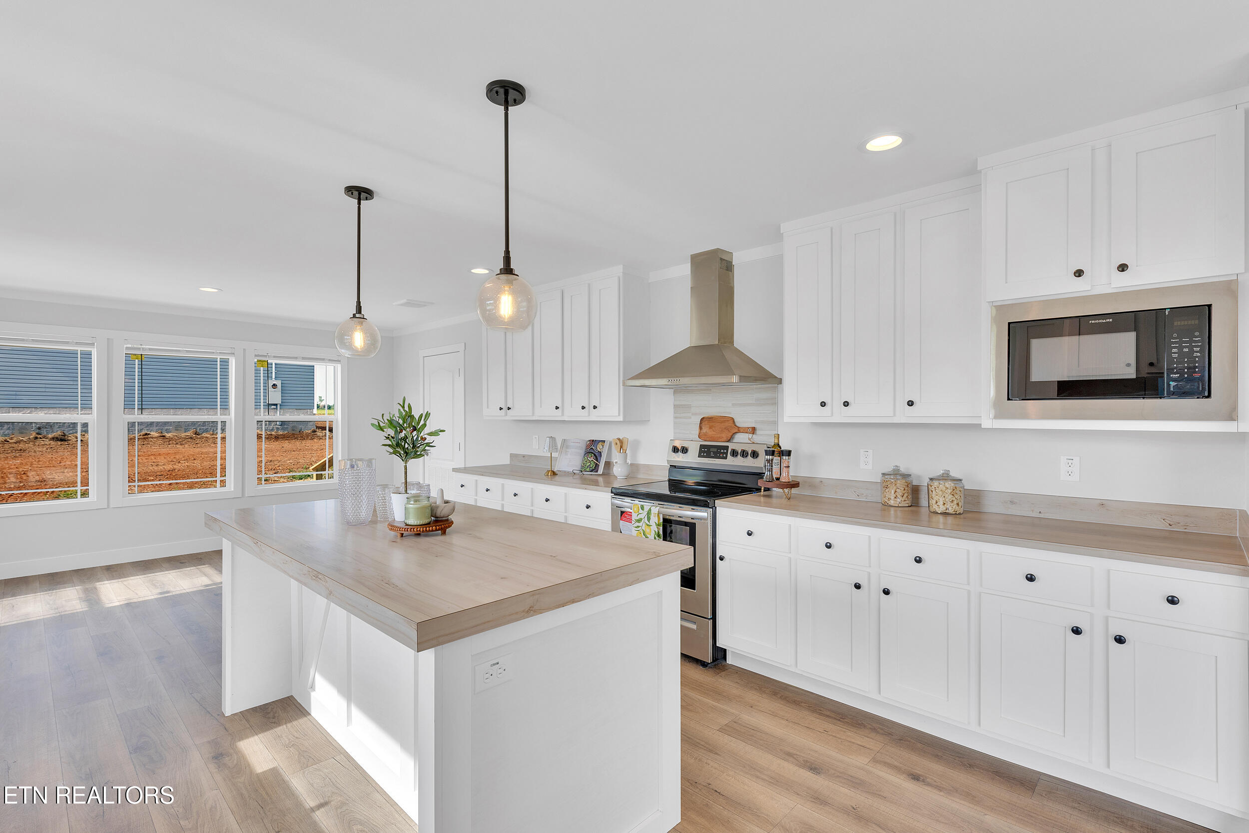 1559 River Path Morristown, TN 37813 - Photo 17 of 37 Kitchen/dining rm