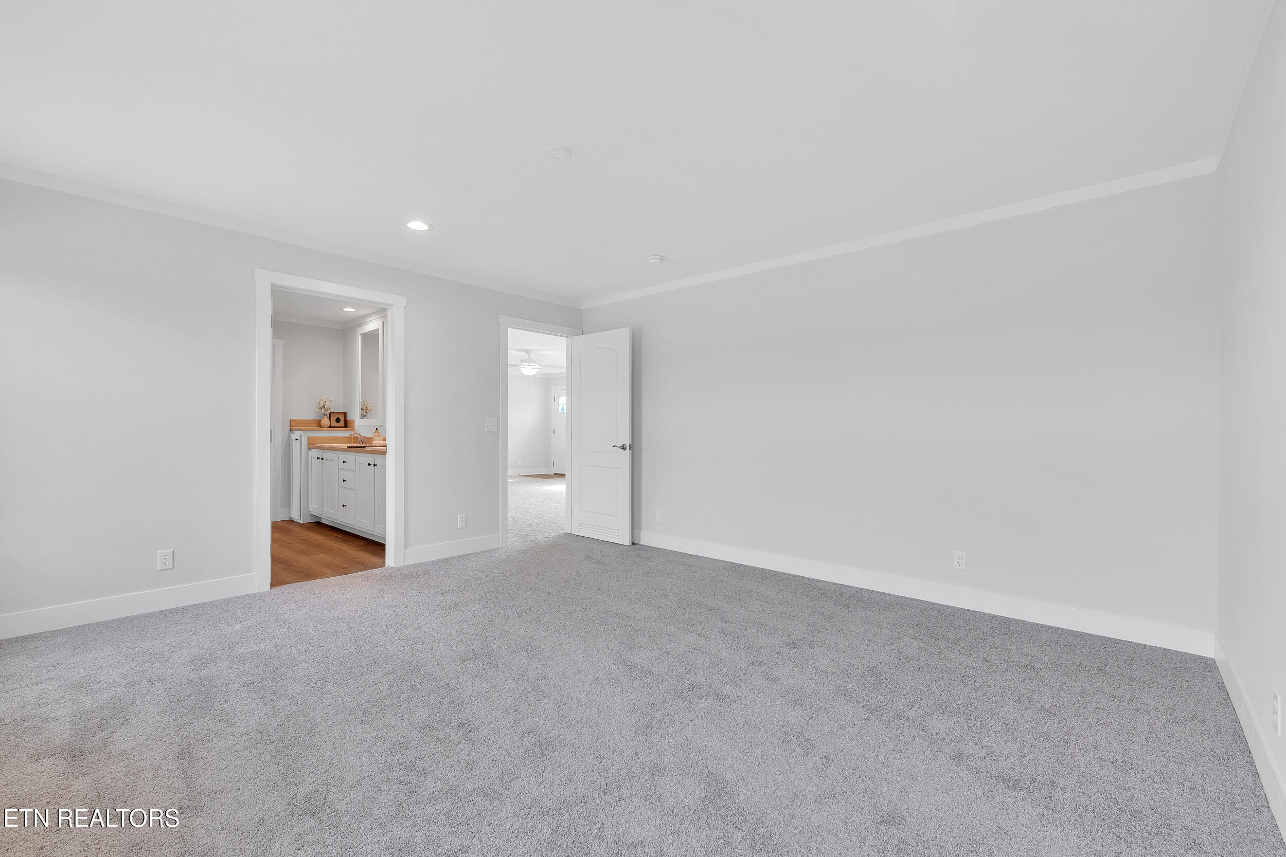 1559 River Path Morristown, TN 37813 - Photo 21 of 37 Main Suite