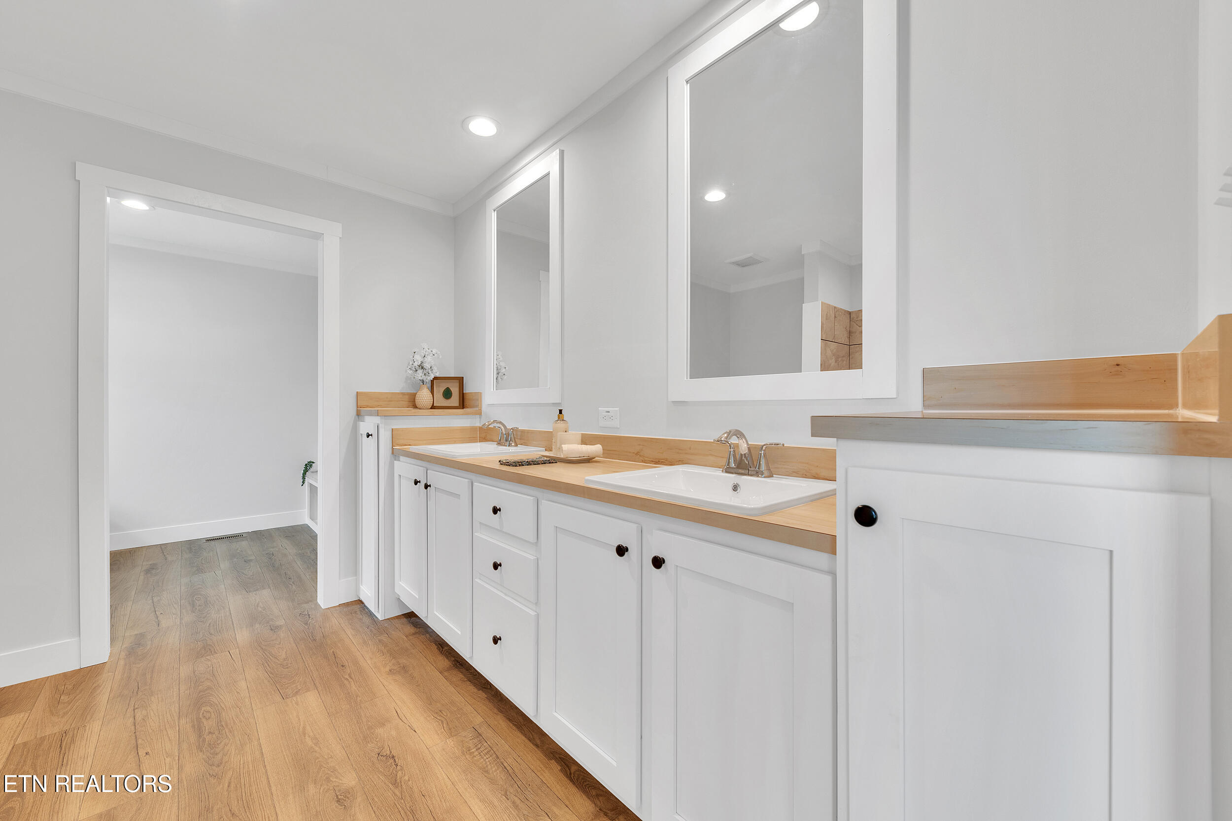 1559 River Path Morristown, TN 37813 - Photo 23 of 37 Main Bath