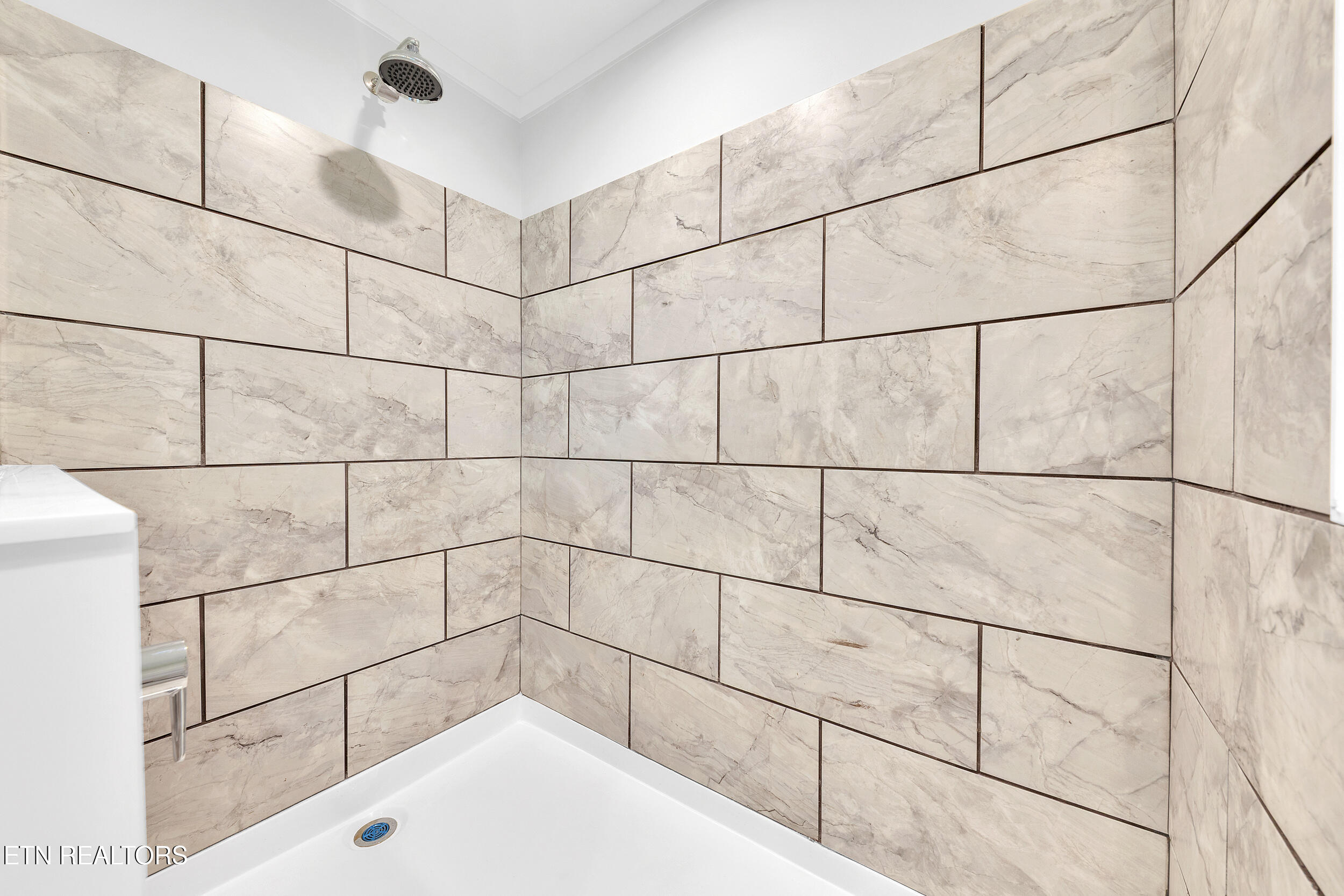 1559 River Path Morristown, TN 37813 - Photo 25 of 37 Main Bath/Shower