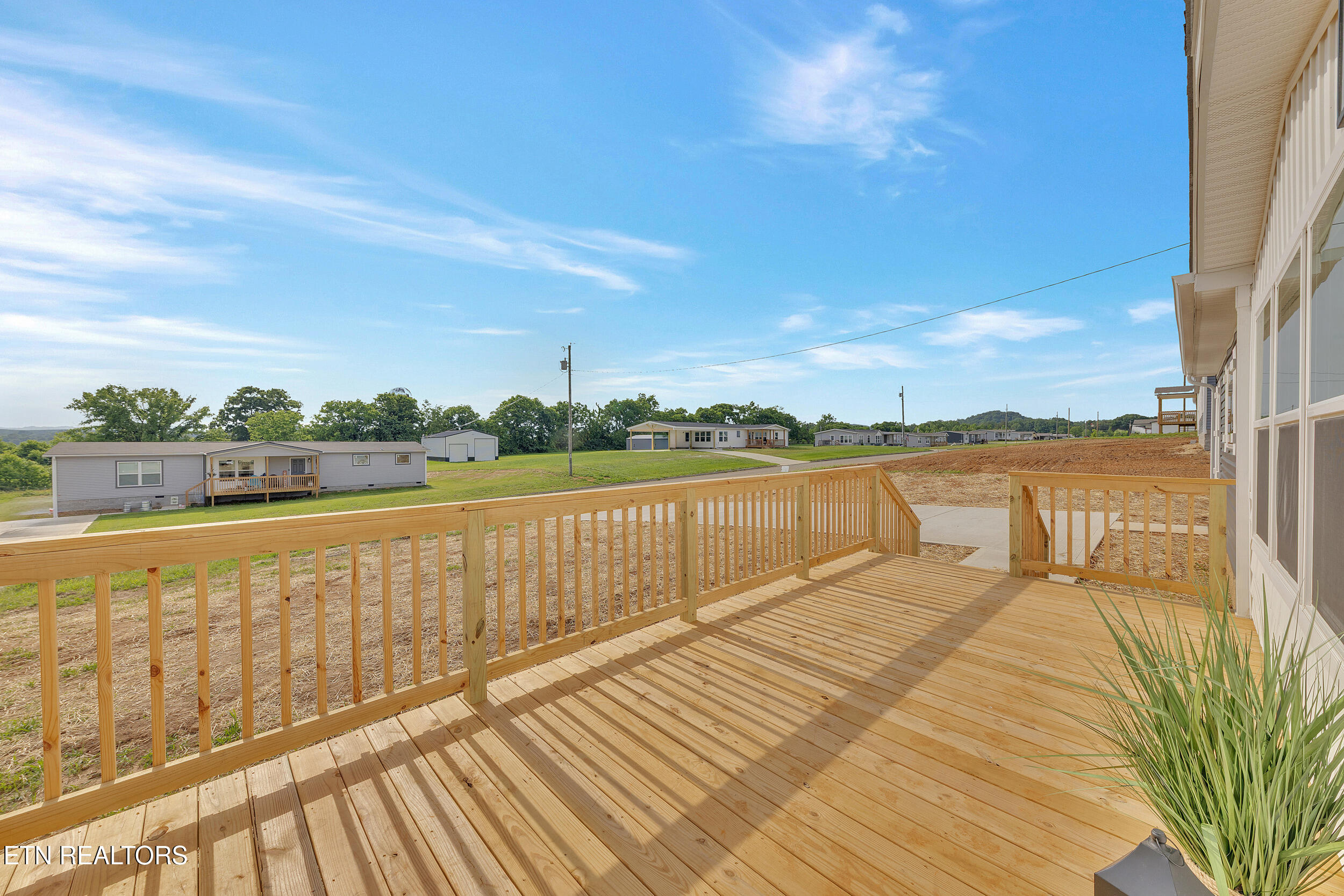 1559 River Path Morristown, TN 37813 - Photo 35 of 37 Front porch
