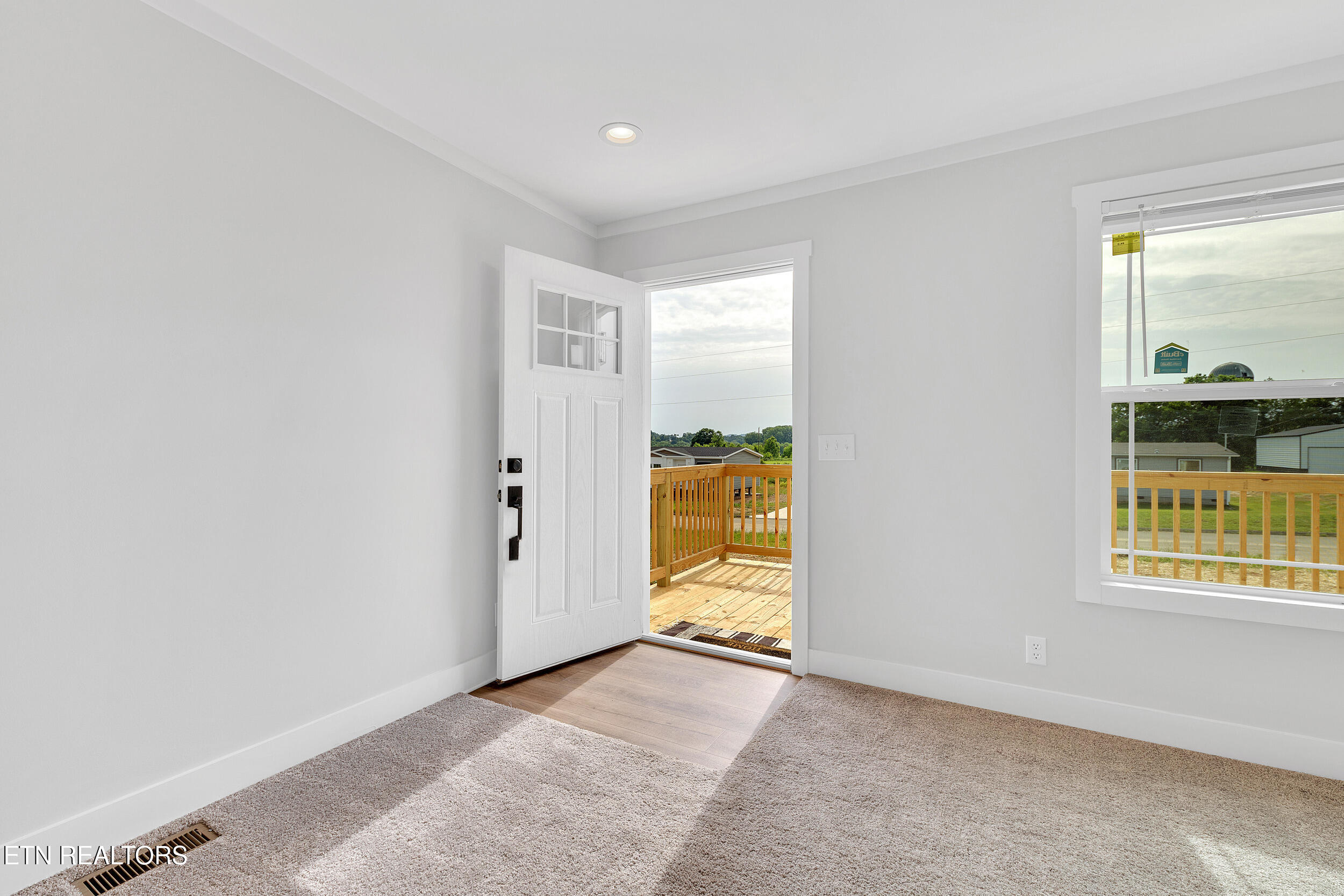 1559 River Path Morristown, TN 37813 - Photo 7 of 37 Entry/Living Room