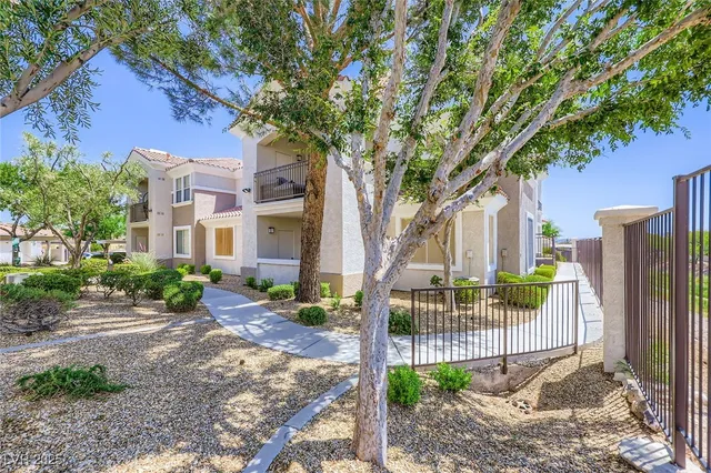 $299,900 | 2325 Windmill Parkway, Unit 1622, Henderson, NV 89074
