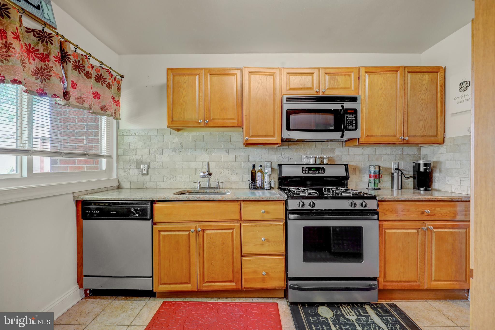 369 Bolton Road Hightstown, NJ 08520 - Photo 4 of 23 Granite countertops...