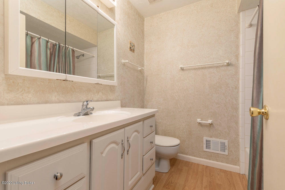 9206 Collingwood Road Jeffersontown, KY 40299 - Photo 29 of 54 Full Bath in Hallway