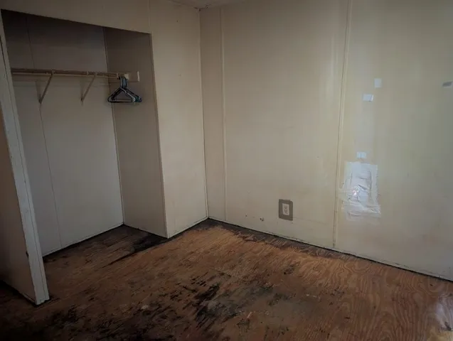 an empty room with a empty space